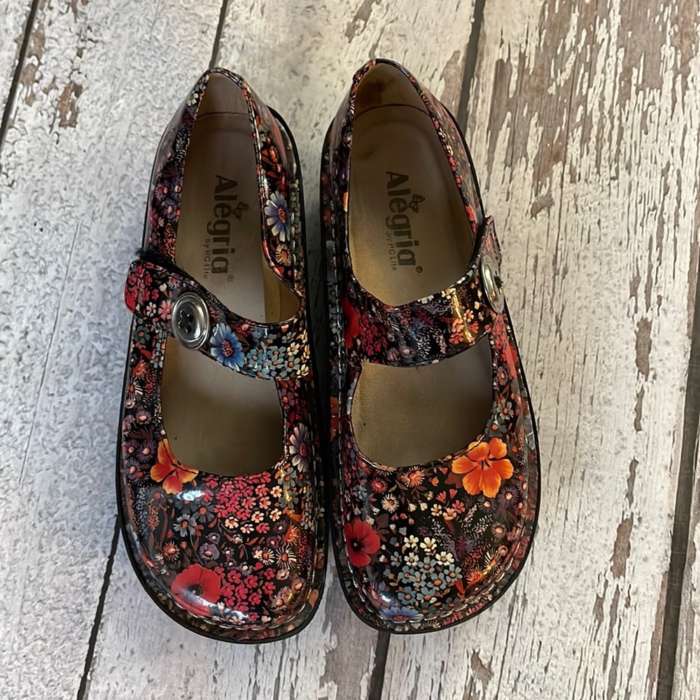 Algeria Mary Jane Floral Shoes - Sz 39 (US 9)